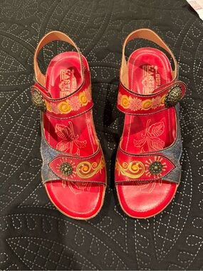 L’Artiste by Springstep Red Floral Slingback Sandals